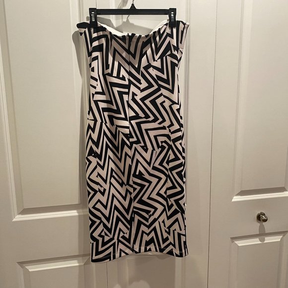 bebe Black and White Zigzag Midi Dress - Picture 6 of 9